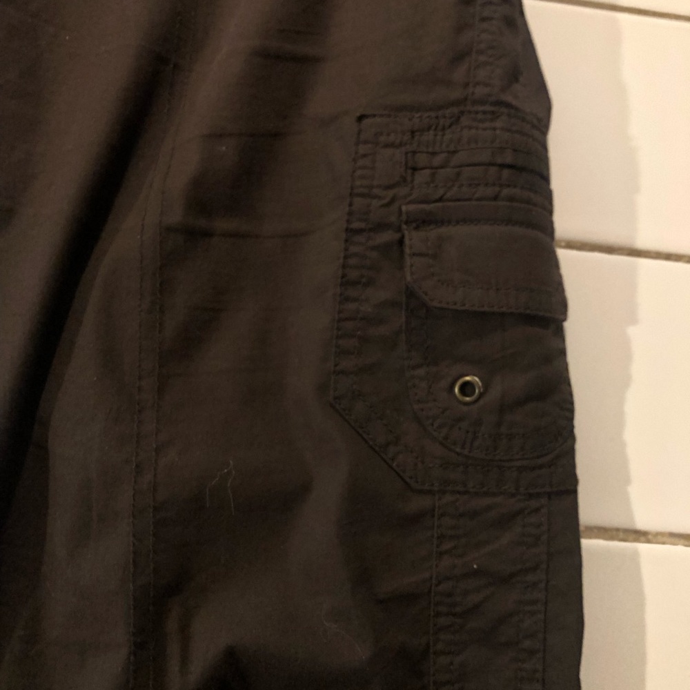 Capris with pockets in dark brown - Picture 6 of 10